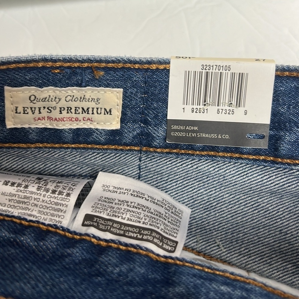 NWT Levi's 501 Women's Blue Denim Shorts Mid Rise Size 27 - Picture 4 of 8